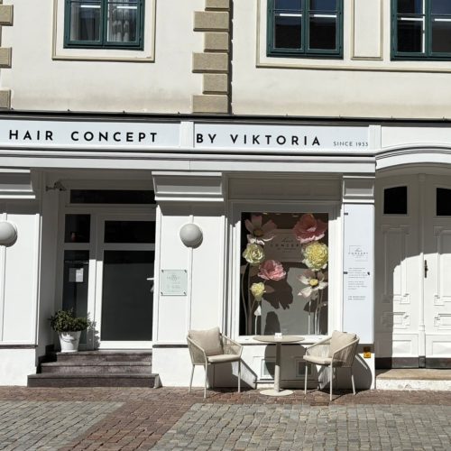 Paperdesign Auslage mit XXL Blumen Hair Concept by Viktoria Mödling